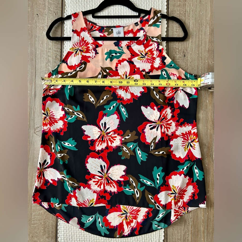 CAbi Hibiscus Top - Picture 5 of 11